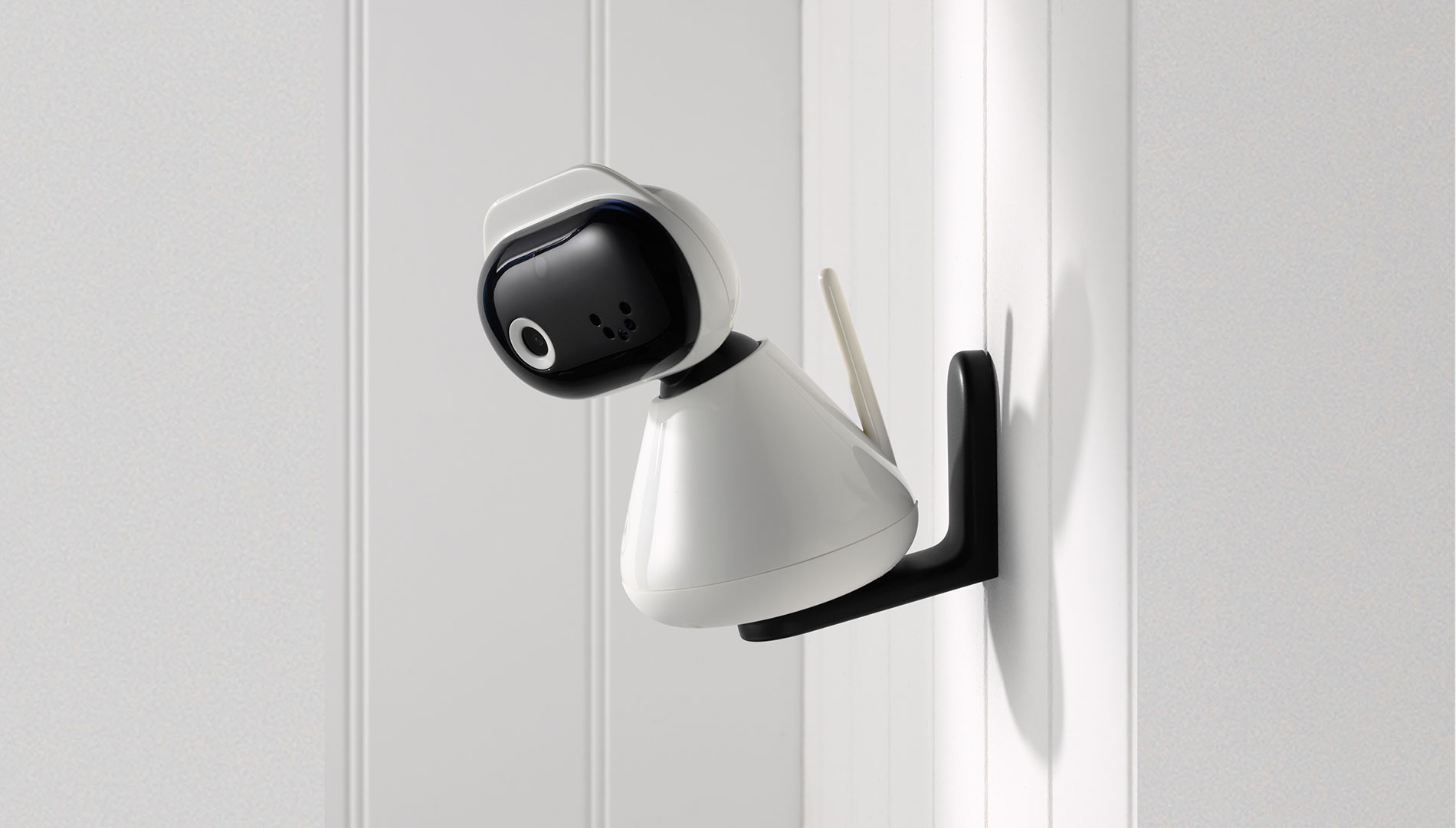PIP1500 Connect - camera mounted on white wall - content image