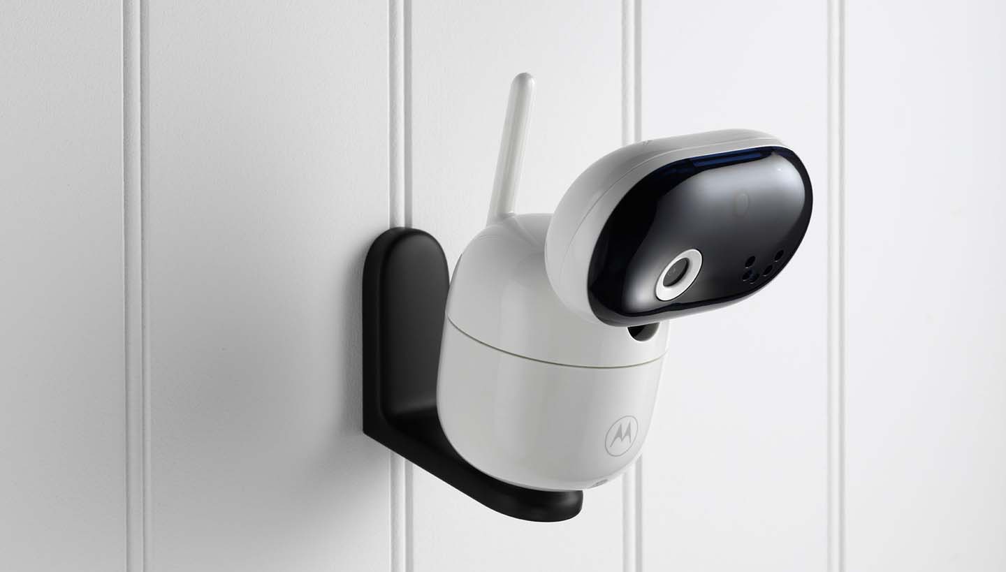 PIP1610 HD Connect - camera mounted on white wall - content image