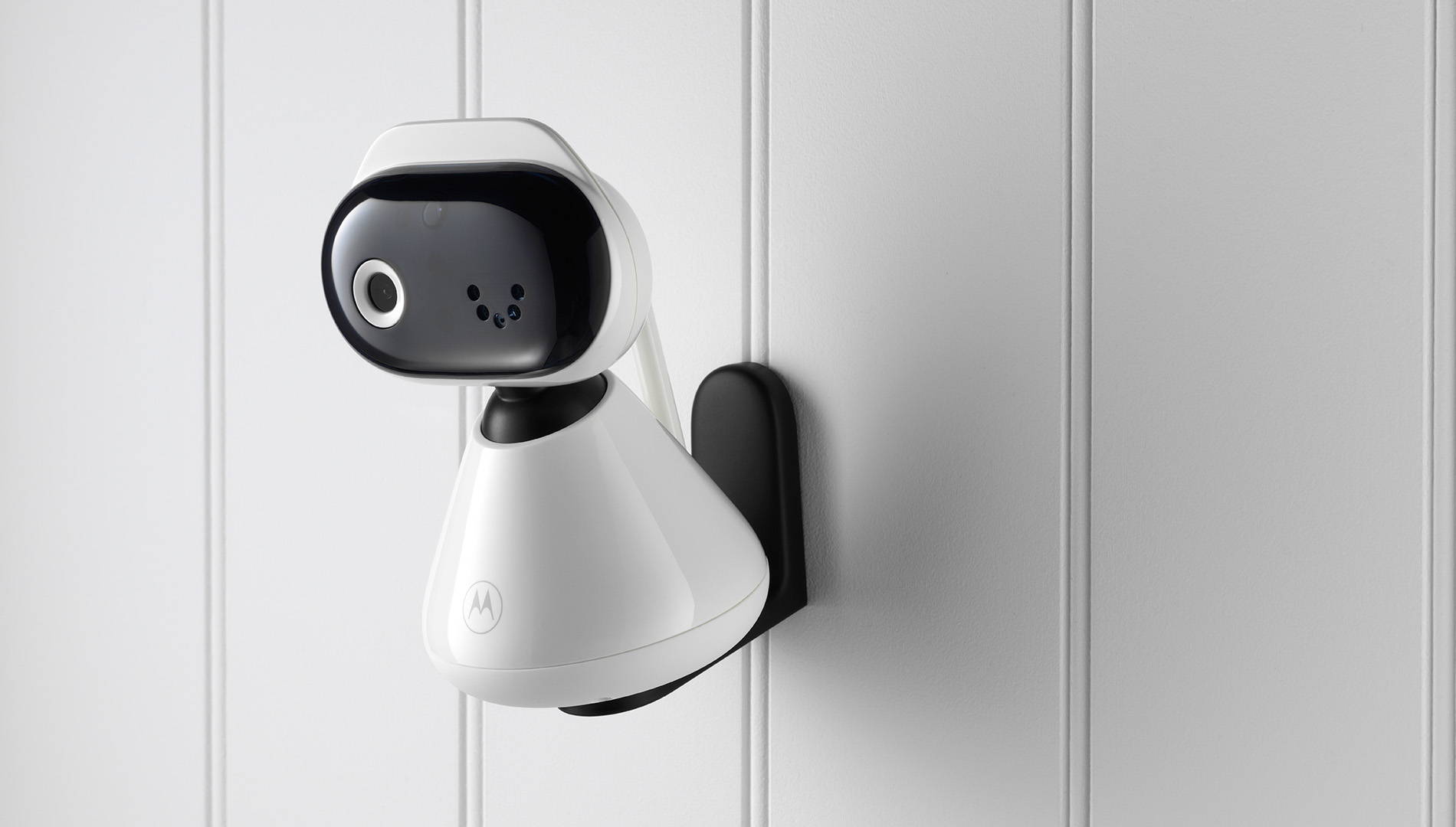 PIP1600 HD Connect - camera mounted on white wall - content image
